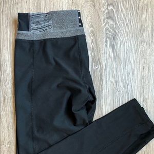 🌸 VOGO by Athletica black cropped leggings